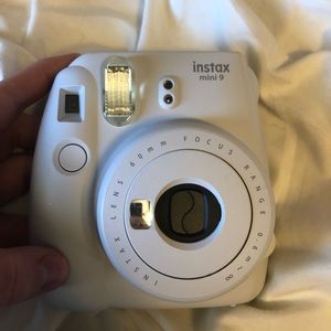 WHTE INSTAX MINI 9 FUJIFILM CAMERA